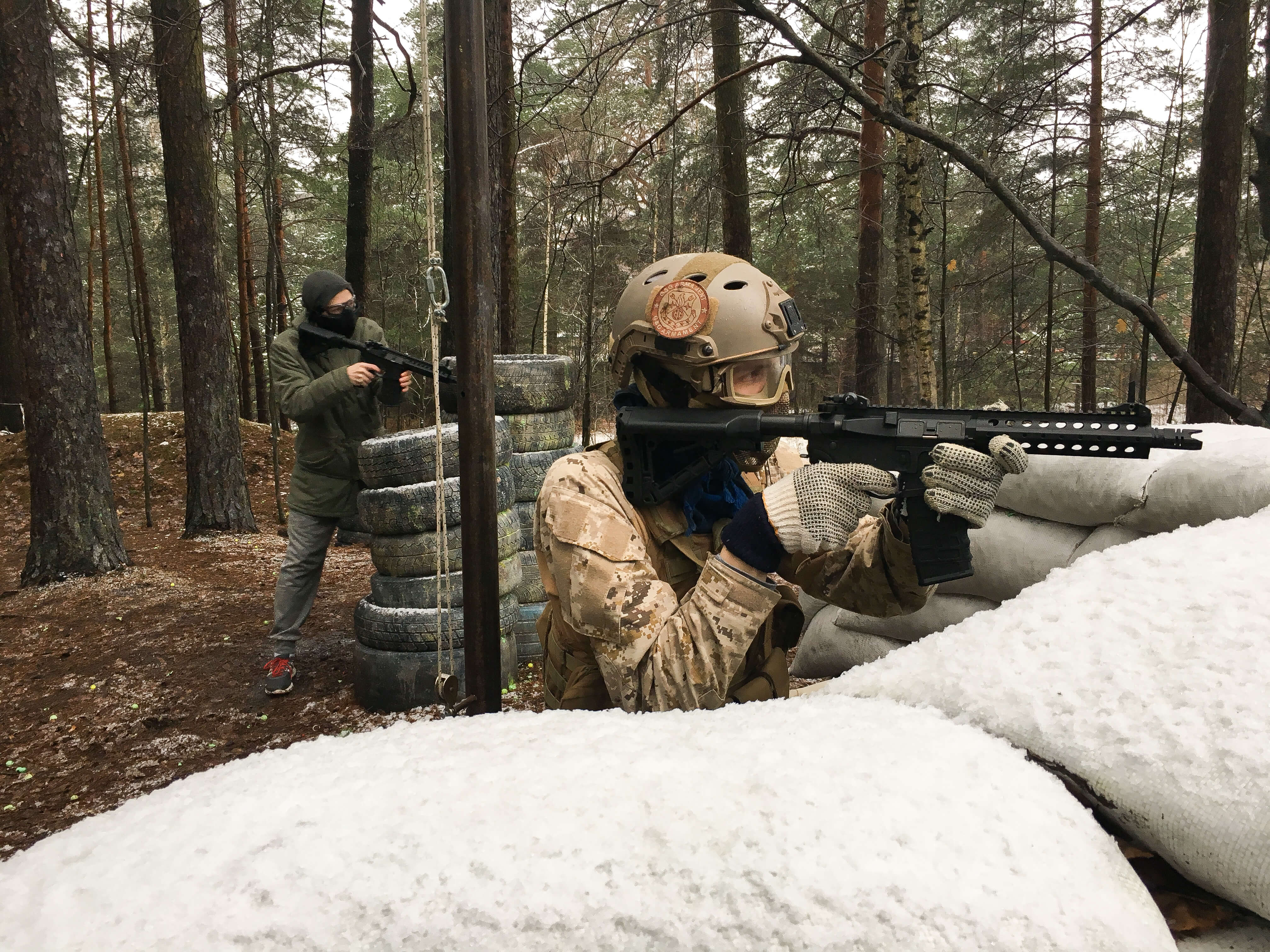 AIRSOFTS 2 PERSONĀM NO GUNSnLASERS