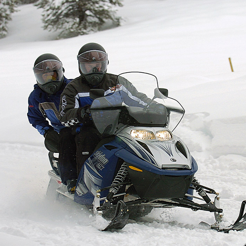 Izbrauciens ar sniega motociklu