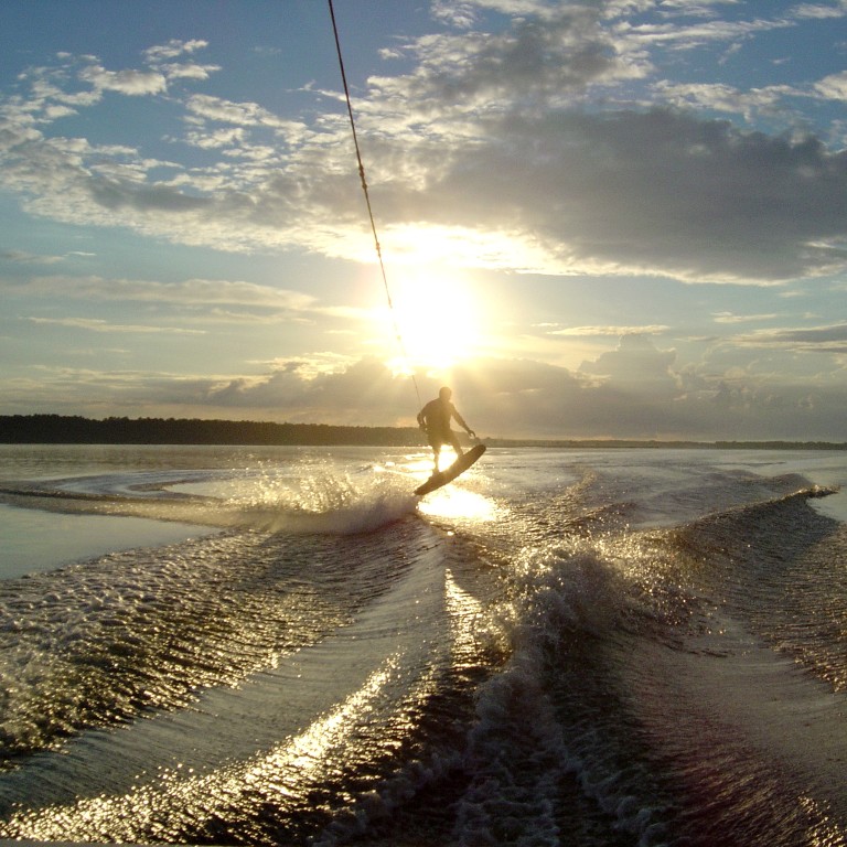 Захватывающее приключение на вэйкборде (Wakeboard)